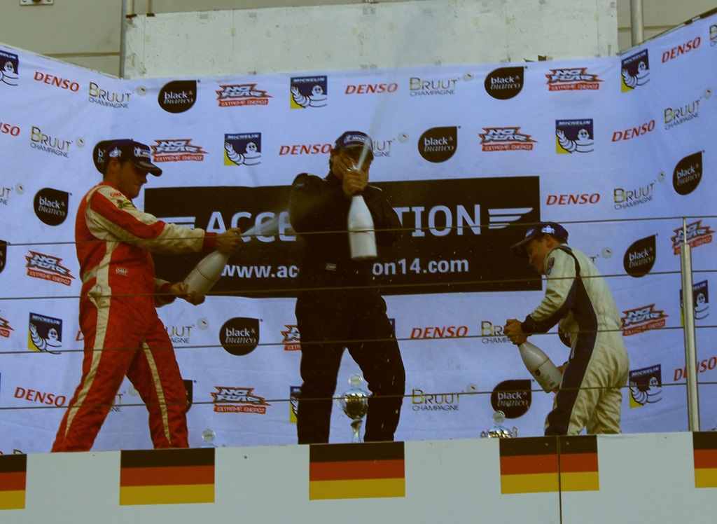 Lidt sprøjt skal der til efter et godt race.
(Foto: Nymark Racing)